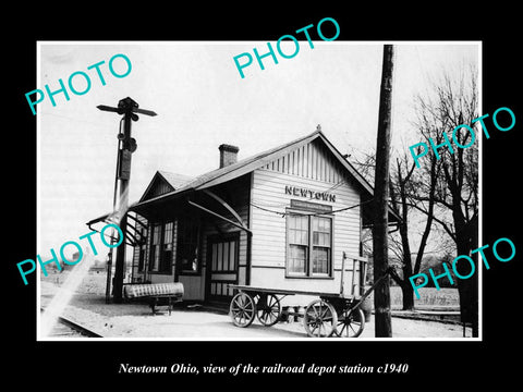 OLD LARGE HISTORIC PHOTO OF NEWTOWN OHIO, THE RAILROAD DEPOT STATION c1940