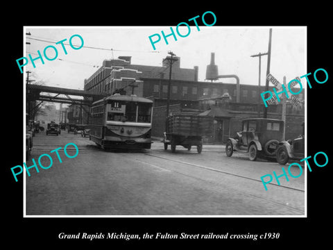 OLD LARGE HISTORIC PHOTO GRAND RAPIDS MICHIGAN, FULTON St RAILROAD CROSSING 1930