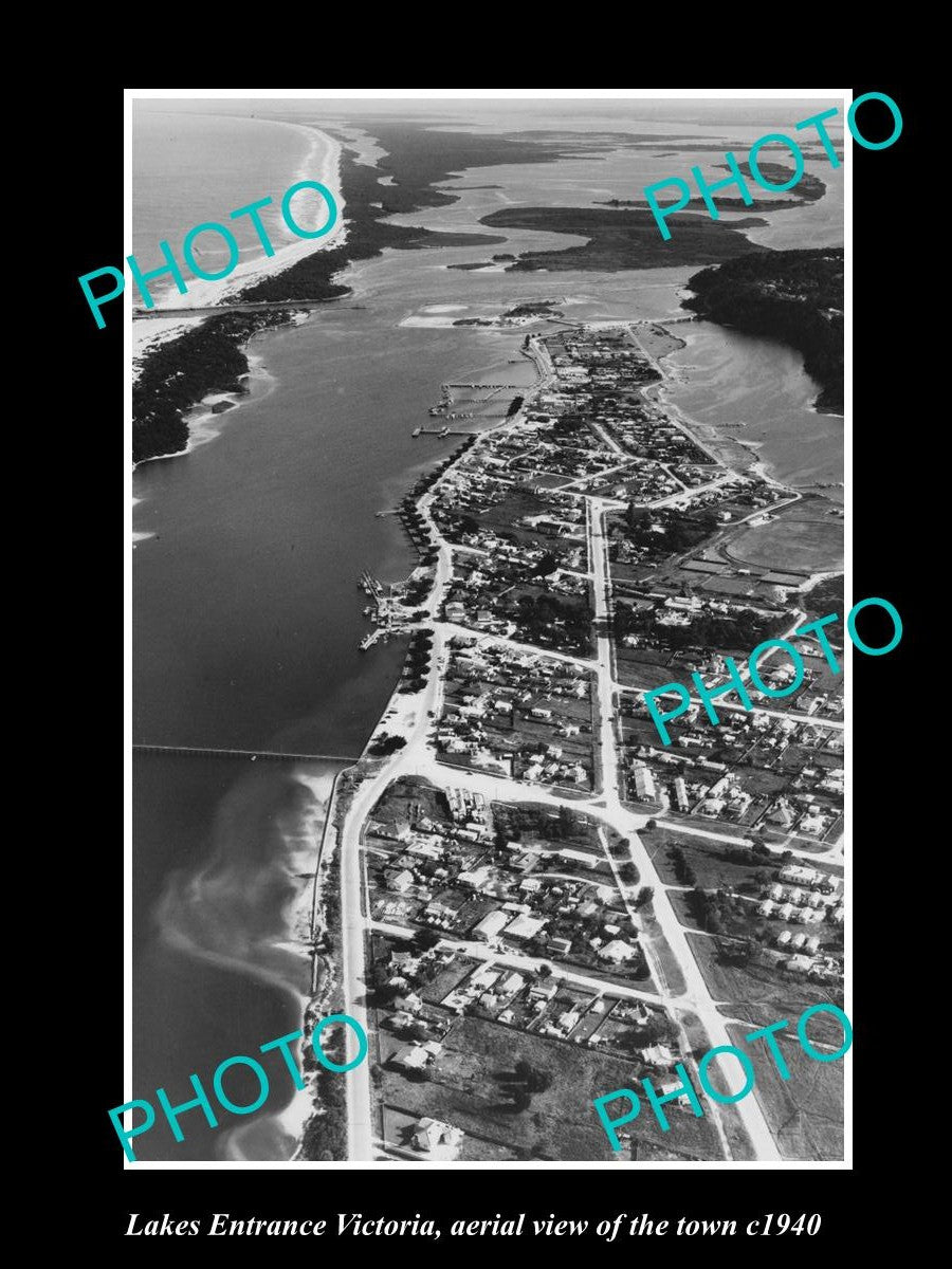 OLD LARGE HISTORIC PHOTO LAKES ENTRANCE VICTORIA, AERIAL VIEW OF THE TOWN c1940