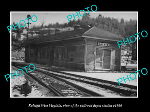 OLD LARGE HISTORIC PHOTO OF RALEIGH WEST VIRGINIA, THE RAILROAD DEPOT c1960