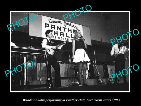 OLD HISTORIC PHOTO FORT WORTH TEXAS, WANDA CONKLIN SINGING AT PANTHER HALL c1965