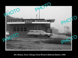 OLD LARGE HISTORIC PHOTODES MOINES IOWA, THE CGW RAILROAD STATION DEPOT c1960