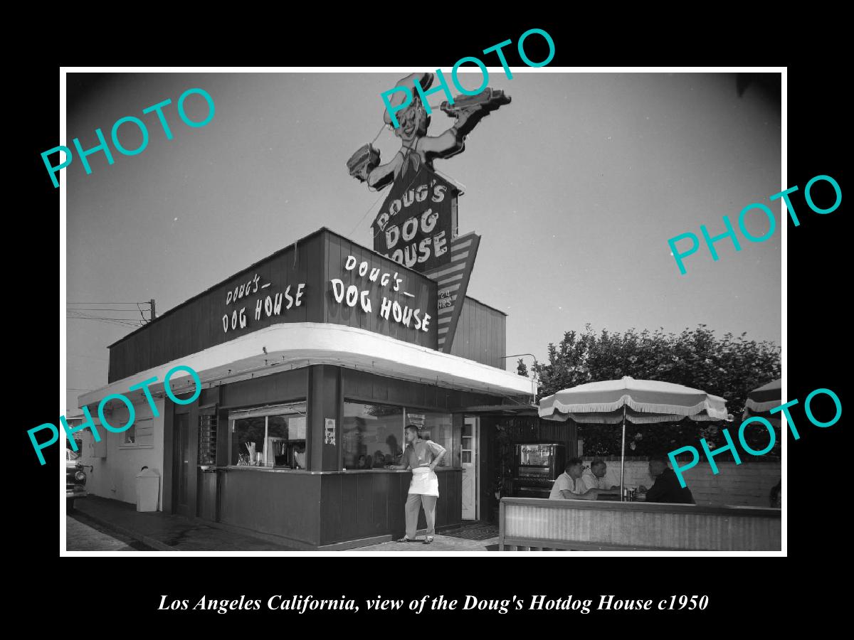 OLD LARGE HISTORIC PHOTO LOS ANGELES CALIFORNIA, THE DOUGS HOTDOG HOUSE c1950