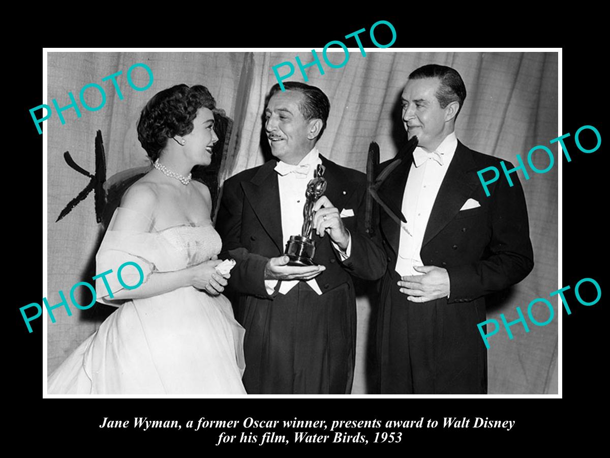 OLD LARGE HISTORIC PHOTO OF WALT DISNEY WINNING HIS OSCAR AWARD 1953 WATER BIRDS