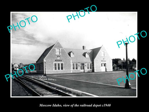 OLD LARGE HISTORIC PHOTO OF MOSCOW IDAHO, THE RAILROAD DEPOT STATION c1940