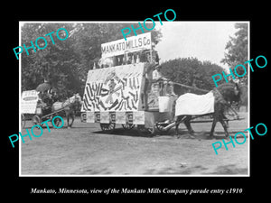 OLD LARGE HISTORIC PHOTO OF MANKATO MINNESOTA, THE MANKATO MILLS Co PARADE c1910