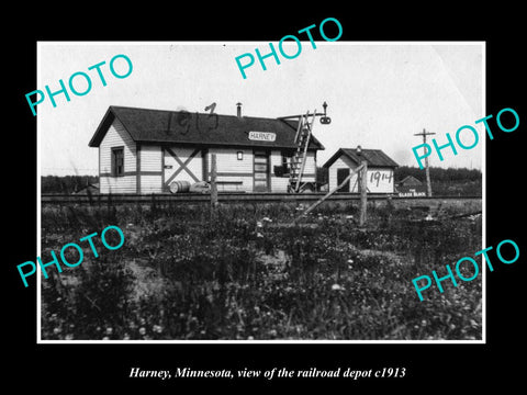 OLD LARGE HISTORIC PHOTO OF HARNEY MINNESOTA, VIEW OF THE RAILROAD DEPOT 1913