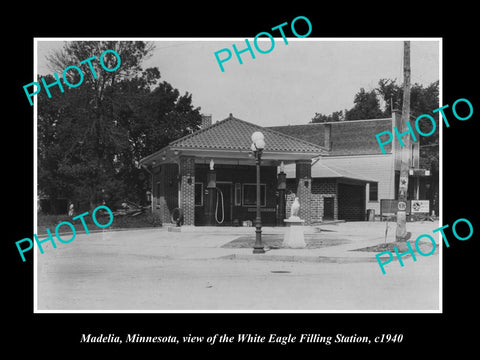 OLD LARGE HISTORIC PHOTO OF MANDELIA MINNESOTA, WHITE EAGLE GAS STATION c1940