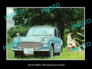 OLD LARGE HISTORIC PHOTO OF 1961 TOYOTA PUBLICA MODEL CAR LAUNCH PRESS PHOTO