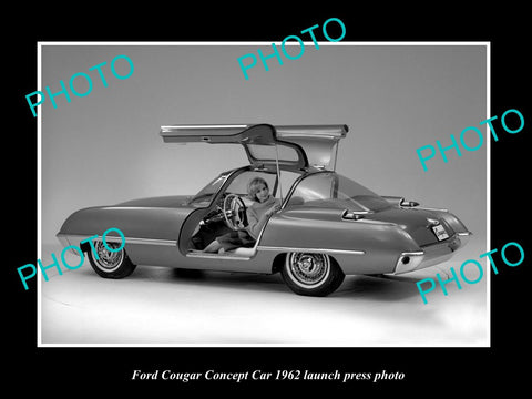 OLD LARGE HISTORIC PHOTO OF 1962 FORD COUGER CONCEPT CAR LAUNCH PRESS PHOTO 2