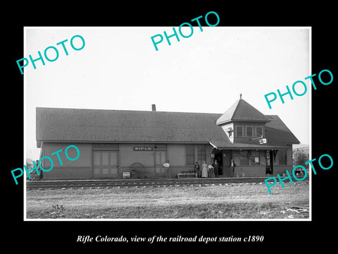 OLD LARGE HISTORIC PHOTO OF RIFLE COLORADO, RAILROAD DEPOT STATION c1890