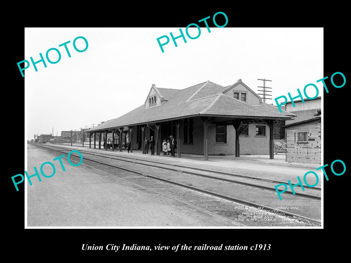 OLD LARGE HISTORIC PHOTO OF UNION CITY INDIANA, THE RAILROAD STATION c1913