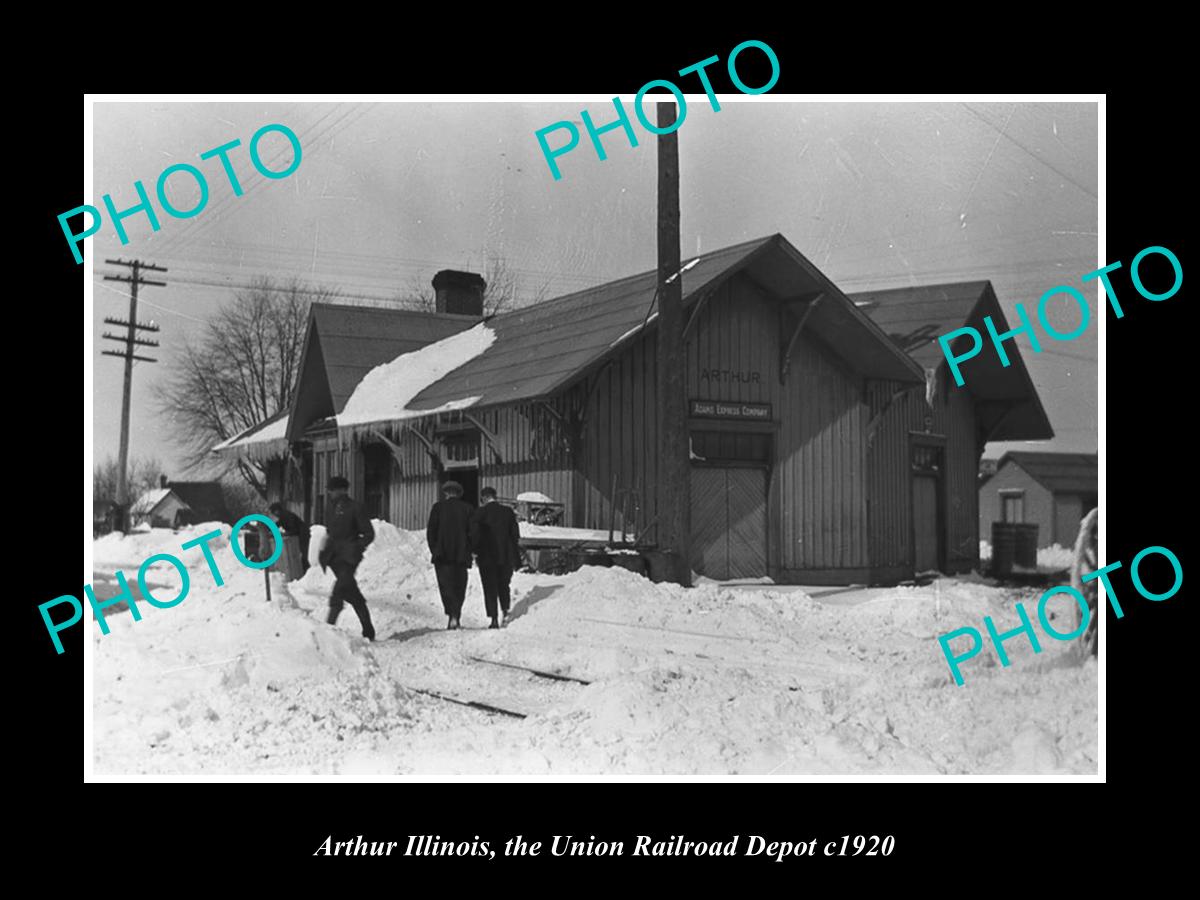 OLD LARGE HISTORIC PHOTO OF ARTHUR ILLINOIS, THE RAILROAD DEPOT c1920