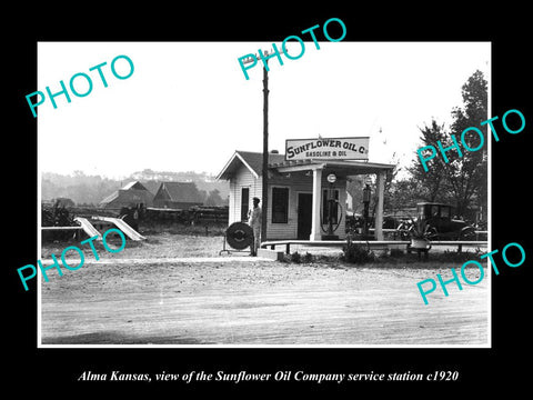 OLD LARGE HISTORIC PHOTO OF ALMA KANSAS, SUNFLOWER OIL Co SERVICE STATION c1920