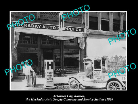 OLD LARGE HISTORIC PHOTO OF ARKANSAS CITY KANSAS, THE HOCKADAY AUTO GRAAGE c1920