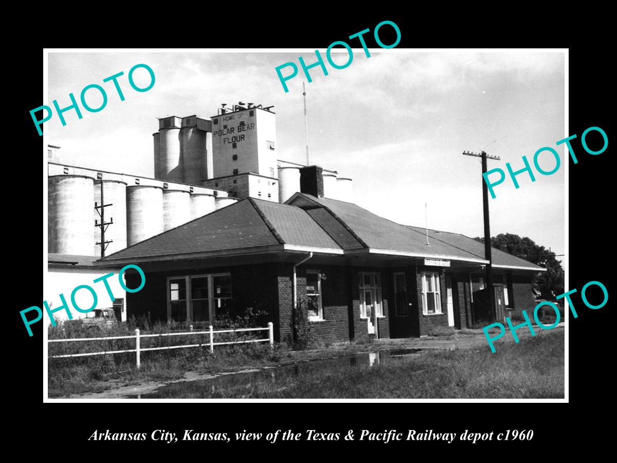 OLD LARGE HISTORIC PHOTO OF ARKANSAS CITY KANSAS, THE TP RAILROAD DEPOT c1960