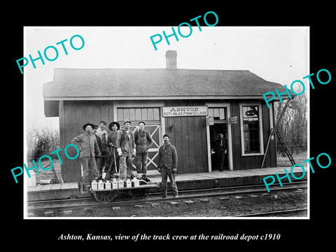 OLD LARGE HISTORIC PHOTO OF ASHTON KANSAS, THE RAILROAD DEPOT AND WORKERS c1910