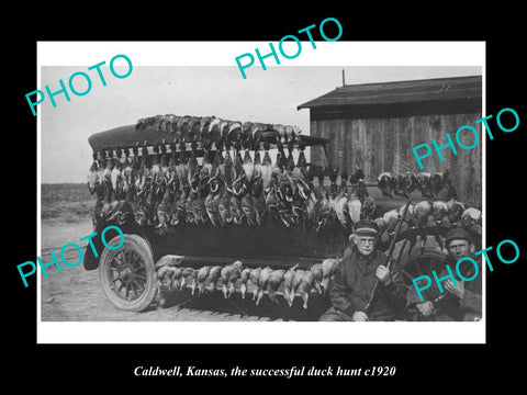 OLD LARGE HISTORIC PHOTO OF CALDWELL KANSAS, THE SUCCESSFUL DUCK HUNT c1920