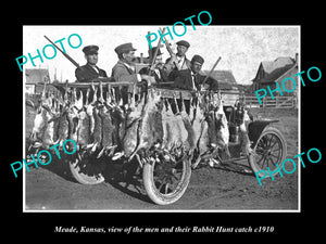 OLD LARGE HISTORIC PHOTO OF MEADE KANSAS, THE MENS & THEIR RABBIT HUNT c1910