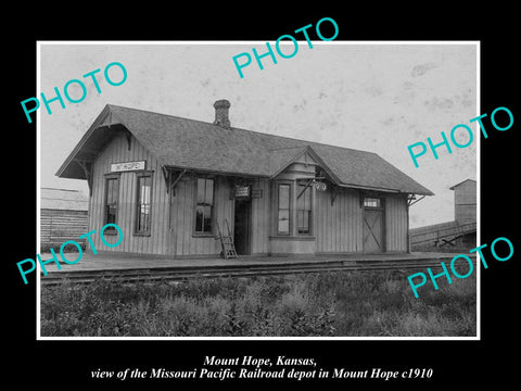 OLD LARGE HISTORIC PHOTO OF MOUNT HOPE KANSAS, THE RAILROAD DEPOT STATION c1910