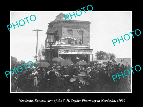 OLD LARGE HISTORIC PHOTO OF NEODESHA KANSAS, THE SNYDER DRUG PHARMACY c1900