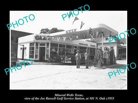 OLD LARGE HISTORIC PHOTO OF MINERAL WELLS TEXAS, GULF OIL SERVICE STATION c1955