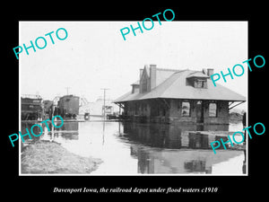 OLD LARGE HISTORIC PHOTO OF DAVENPORT IOWA, THE RAILROAD STATION IN FLOOD c1910