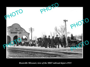 OLD LARGE HISTORIC PHOTO OF BOONVILLE MISSOURI, THE MKT RAILROAD DEPOT c1915