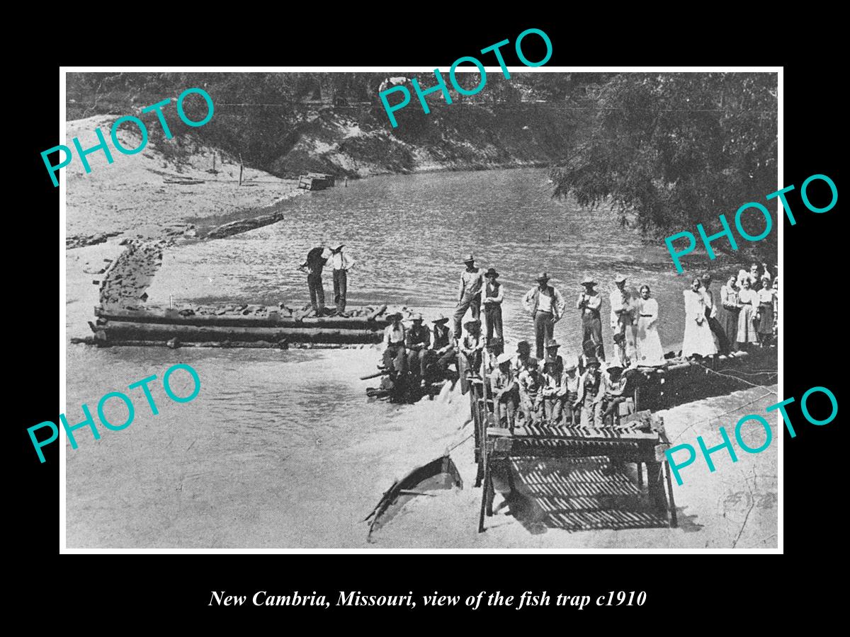 OLD LARGE HISTORIC PHOTO OF NEW CAMBRIA MISSOURI, THE FISH TRAP ON RIVER c1910