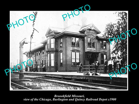 OLD LARGE HISTORIC PHOTO OF BROOKFIELD MISSOURI, THE RAILROAD DEPOT STATION 1900