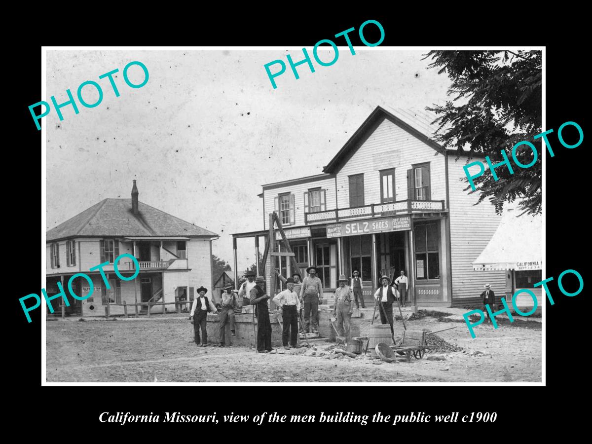 OLD LARGE HISTORIC PHOTO OF CALIFORNIA MISSOURI, BUILDING THE TOWN WELL c1900