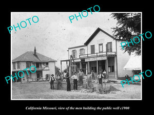 OLD LARGE HISTORIC PHOTO OF CALIFORNIA MISSOURI, BUILDING THE TOWN WELL c1900