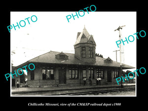 OLD LARGE HISTORIC PHOTO OF CHILLICOTHE MISSOURI, THE CM&SP RAILROAD DEPOT c1900