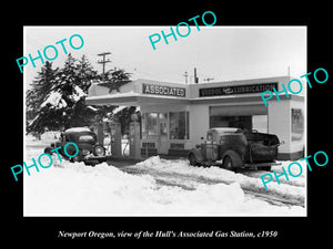 OLD LARGE HISTORIC PHOTO OF NEWPORT OREGON, THE HULLS SERVICE STATION c1950