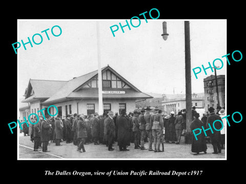 OLD LARGE HISTORIC PHOTO OF THE DALLES OREGON, THE UNION PACIFIC STATION c1917