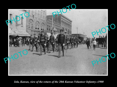 OLD LARGE HISTORIC PHOTO OF IOLA KANSAS, THE 20th KANSAS INFANTRY PARADE c1900