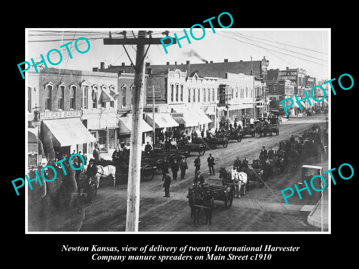 OLD LARGE HISTORIC PHOTO OF NEWTON KANSAS, INTERNATIONAL HARVESTER SPREADER 1910