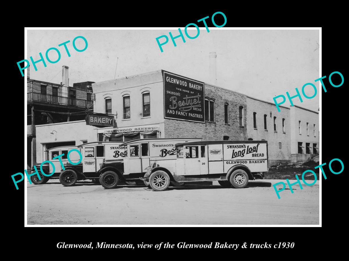 OLD LARGE HISTORIC PHOTO OF GLENWOOD MINNESOTA, THE BAKERY & DELIVERY VANS c1930