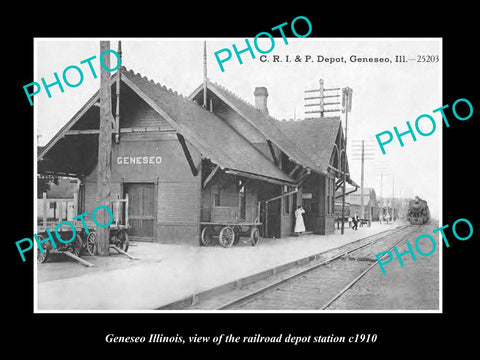 OLD LARGE HISTORIC PHOTO OF GENESCO ILLINOIS, THE RAILROAD DEPOT STATION c1910