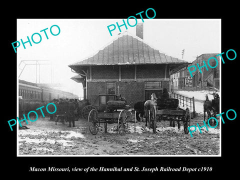OLD LARGE HISTORIC PHOTO OF MACON MISSOURI, THE RAILROAD DEPOT STATION c1910