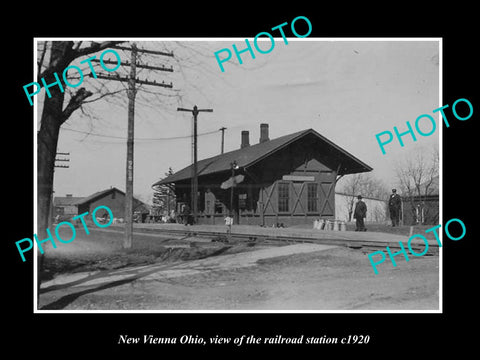 OLD LARGE HISTORIC PHOTO OF NEW VIENNA OHIO, VIEW OF THE RAILROAD DEPOT c1920