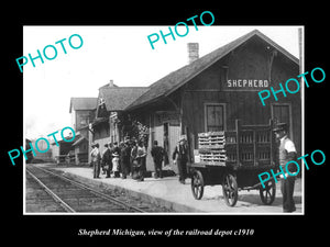 OLD LARGE HISTORIC PHOTO OF SHEPHERD MICHIGAN, VIEW OF THE RAILROAD DEPOT c1910