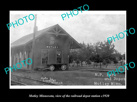 OLD LARGE HISTORIC PHOTO OF MOTLEY MINNESOTA, THE RAILROAD DEPOT STATION c1920