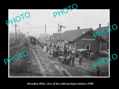 OLD LARGE HISTORIC PHOTO OF ALVORDTON OHIO, THE RAILROAD DEPOT STATION c1900