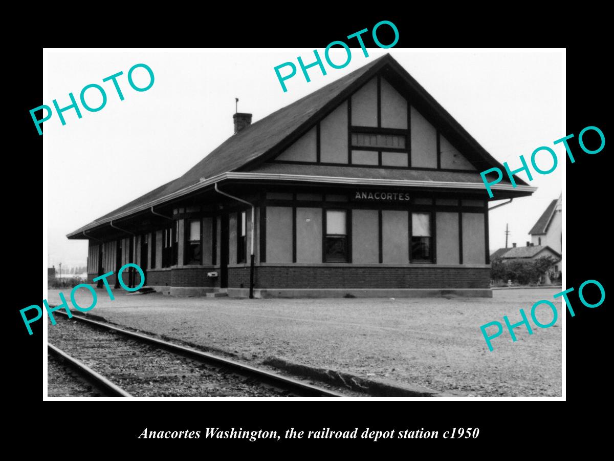 OLD LARGE HISTORIC PHOTO OF ANACORTES WASHINGTON, THE RAILROAD STATION c1950