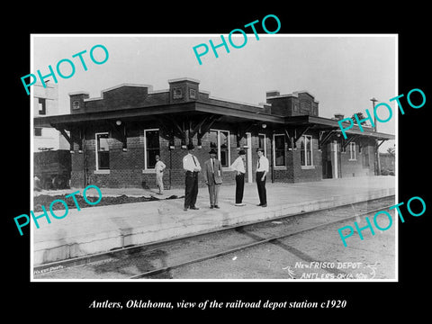 OLD LARGE HISTORIC PHOTO OF ANTLERS OKLAHOMA, THE RAILROAD DEPOT STATION c1920