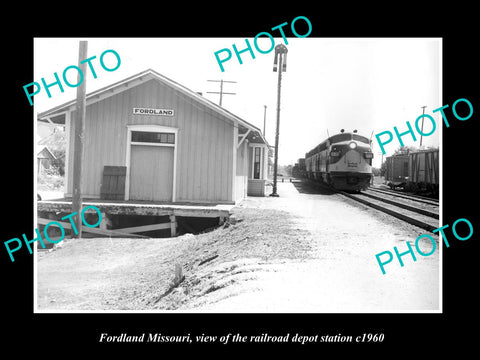 OLD LARGE HISTORIC PHOTO OF FORDLAND MISSOURI, THE RAILROAD DEPOT STATION c1960