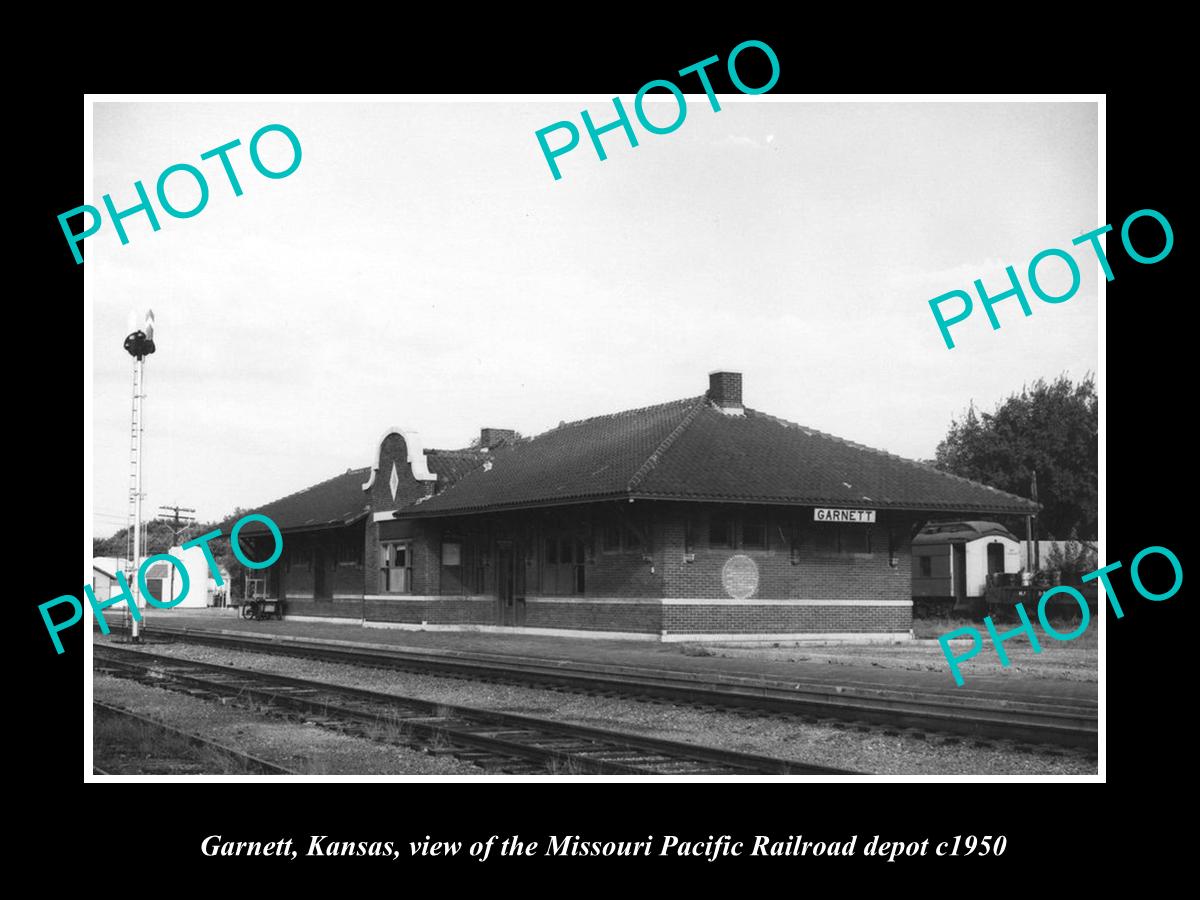 OLD LARGE HISTORIC PHOTO OF GARNETT KANSAS, THE RAILROAD DEPOT STATION c1950