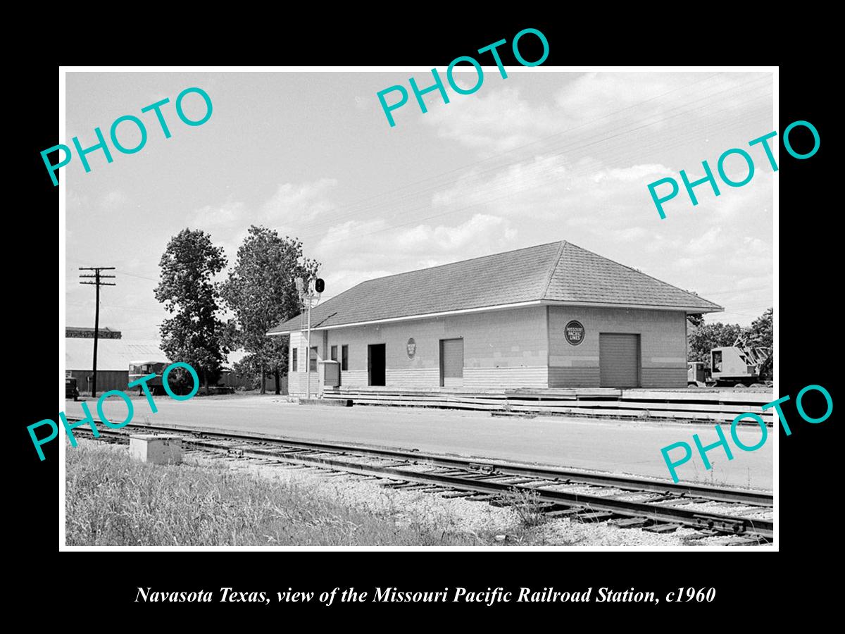 OLD LARGE HISTORIC PHOTO OF NAVASOTA TEXAS, THE RAILROAD DEPOT STATION c1960