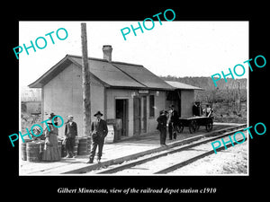 OLD LARGE HISTORIC PHOTO OF GILBERT MINNESOTA, RAILROAD DEPOT STATION c1910